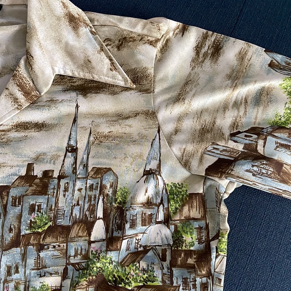 Vintage St Germain shirt with European city scape design Rare Find⭐️ - Picture 7 of 9